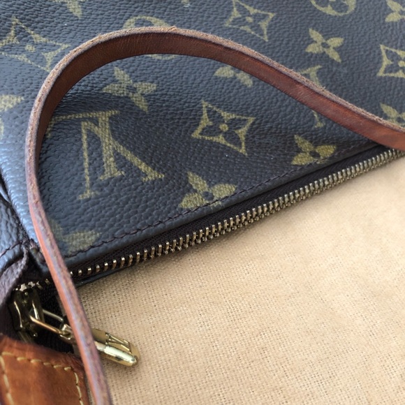 Authentic Louis Vuitton Monogram pochette - Picture 12 of 13